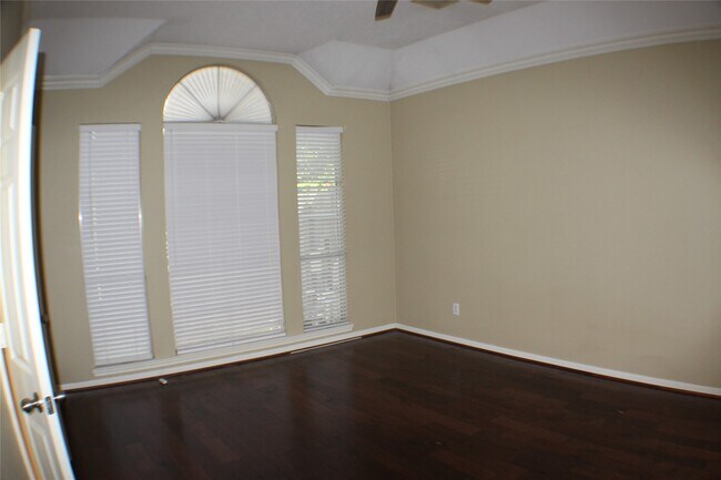 Building Photo - 642 Avery Dr