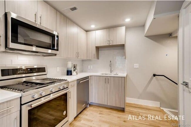 Building Photo - 88 Galapago St