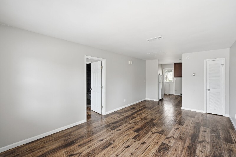 Building Photo - 3681 Lynn Dr