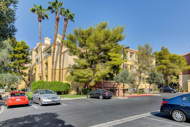 Building Photo - Luxurious Meridian Condo. Live 24/7 Guard ...
