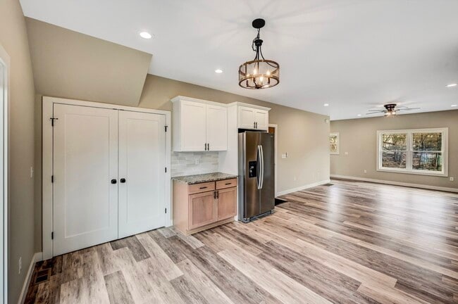 Building Photo - 702 E Elm St