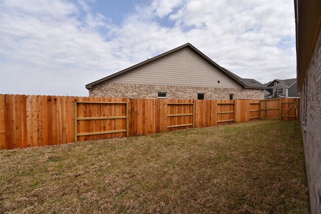 Building Photo - 6303 Golden Seaton Dr