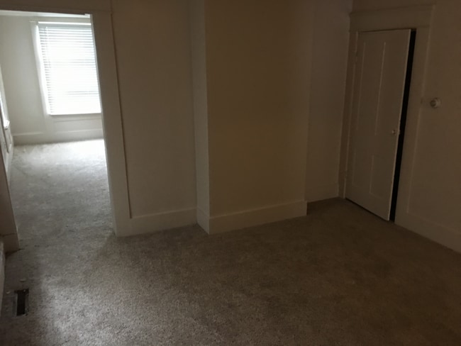 Building Photo - 1208 Gomber Ave