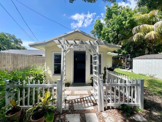 Building Photo - 610 8th St W
