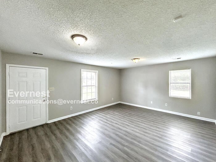 Building Photo - 2387 Rosehaven Ave