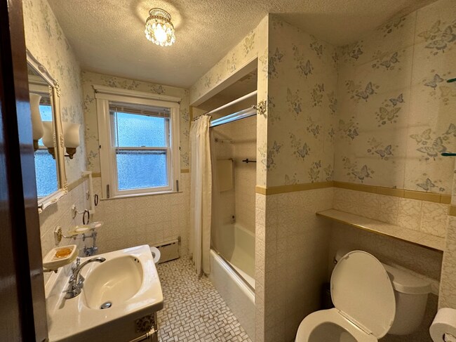 Building Photo - 9 Roberts Rd