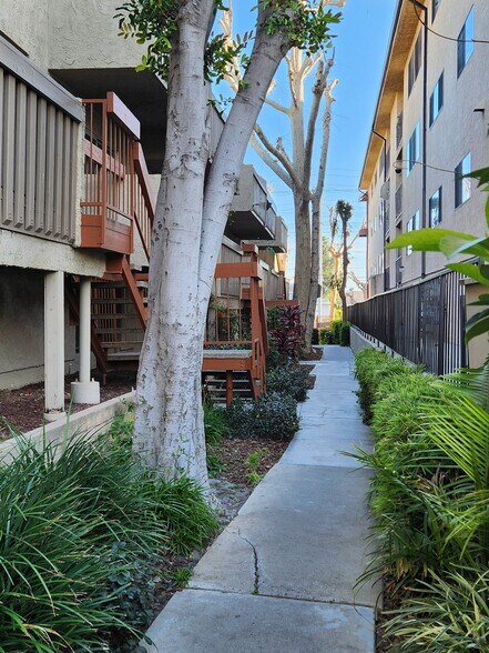 Building Photo - 8726 Independence Ave