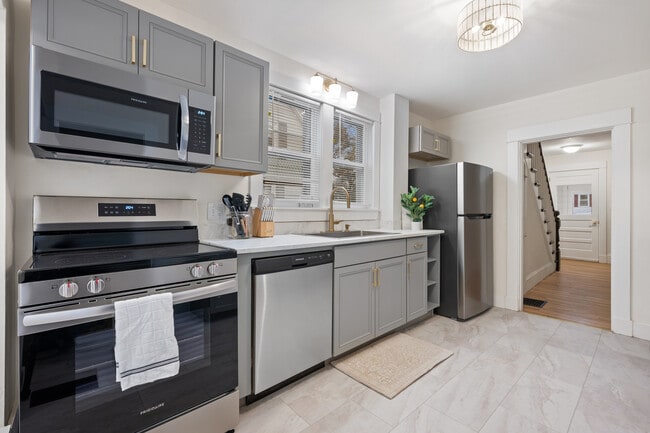 Building Photo - 34 Allen St