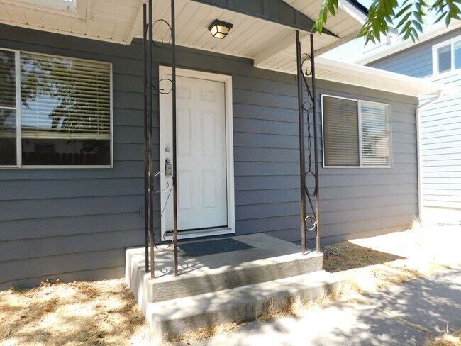Building Photo - 1318 Bunting Ave