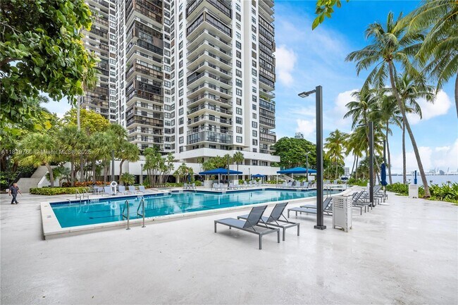 Building Photo - 2333 Brickell Ave