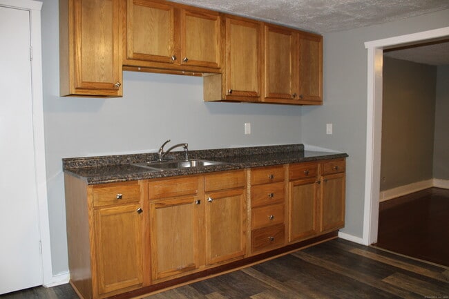 Building Photo - 24 James St