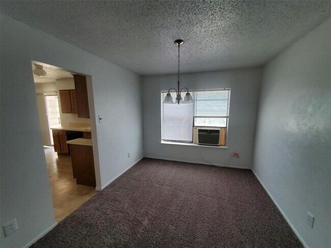 Building Photo - 2301 Sweetbriar Ct