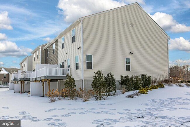 Building Photo - 2410 Lenox Dr