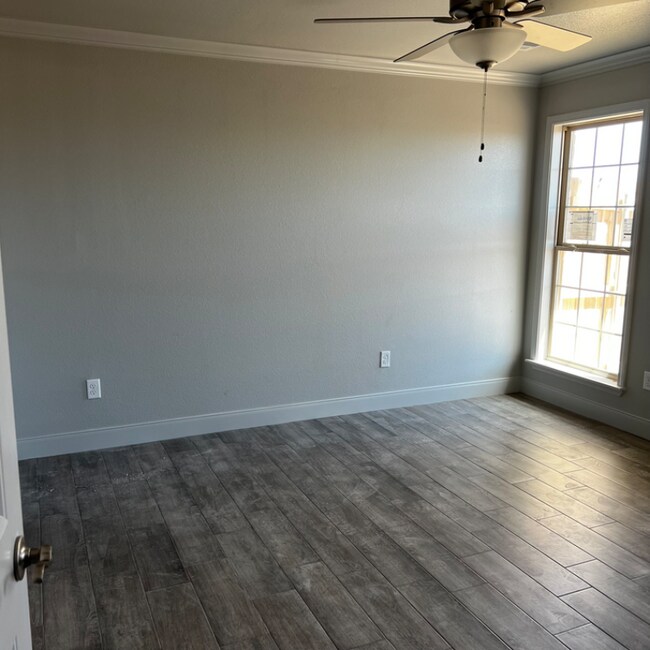 Building Photo - 9650 Elite St