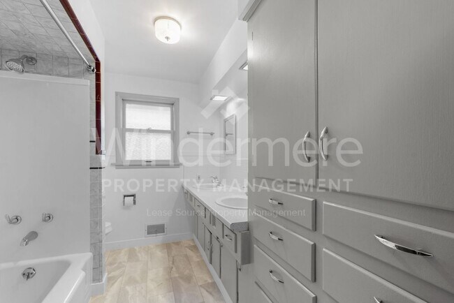 Building Photo - Charming North Spokane Home in a Prime Location