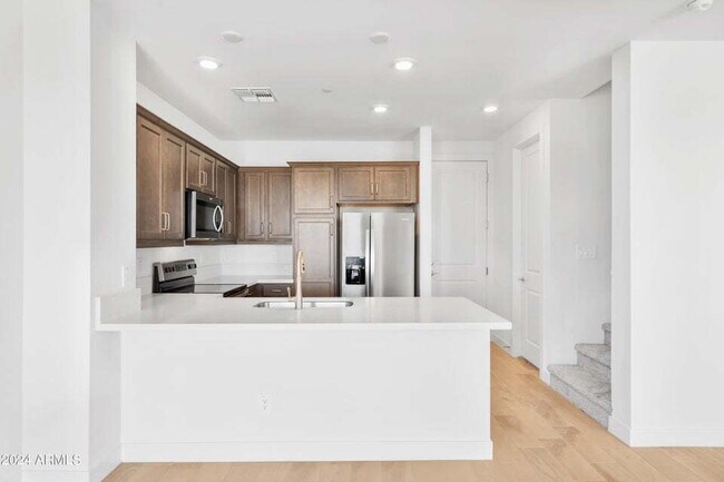 Building Photo - Luxurious Condo in Sterling Grove