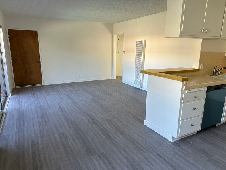 Building Photo - 4785 Don Miguel Dr