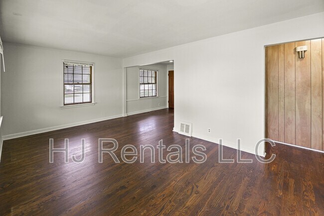 Building Photo - 10139 Cabot Dr