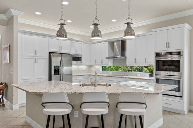 Building Photo - ** MARBELLA ISLES ** 4 BED / 3 BATH - SING...