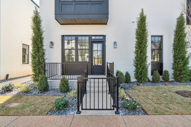 Building Photo - Townhome 2 bed 2.5 Bath "The White Workroom" in The Heart of Selah