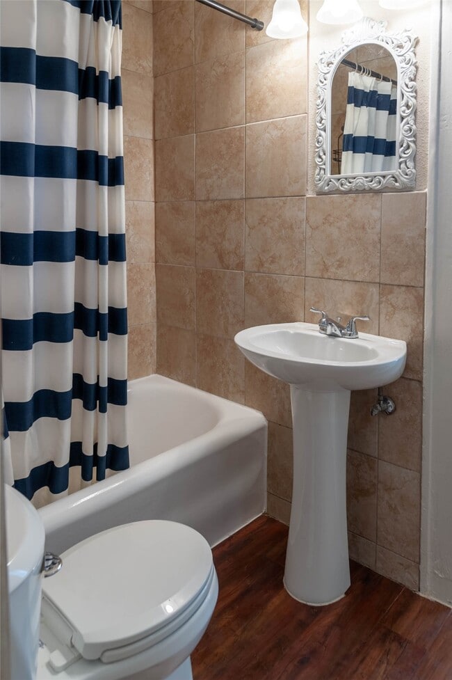 Building Photo - 405 W Clay St