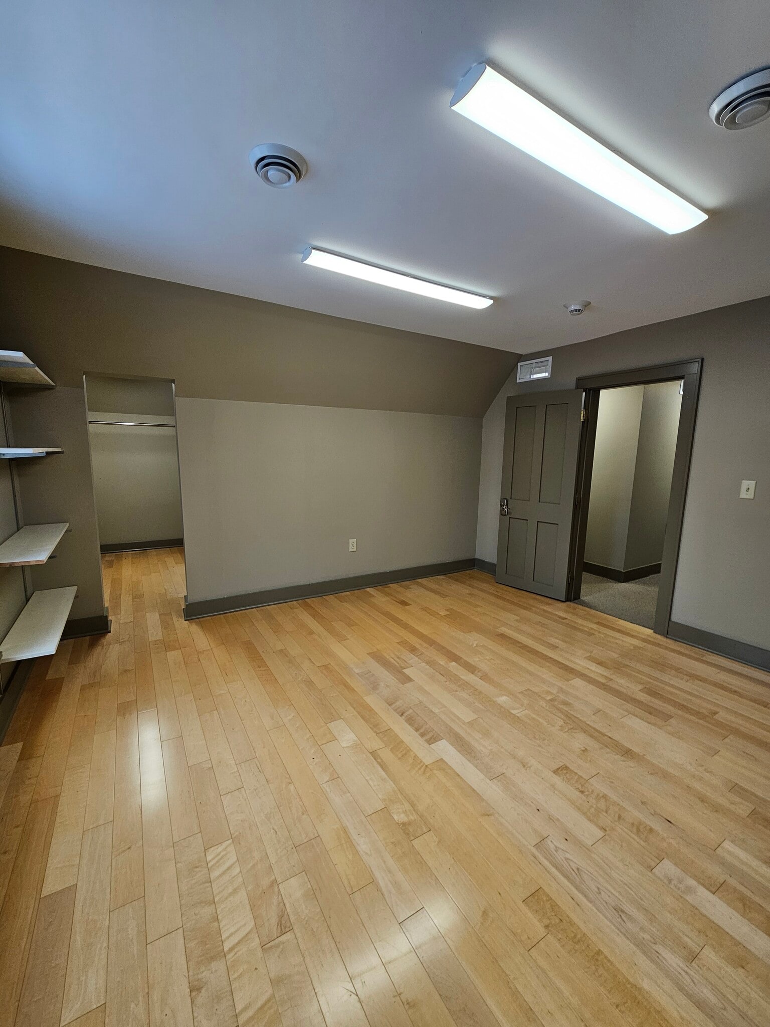 Room 201 - bedroom - 206 N Charles St