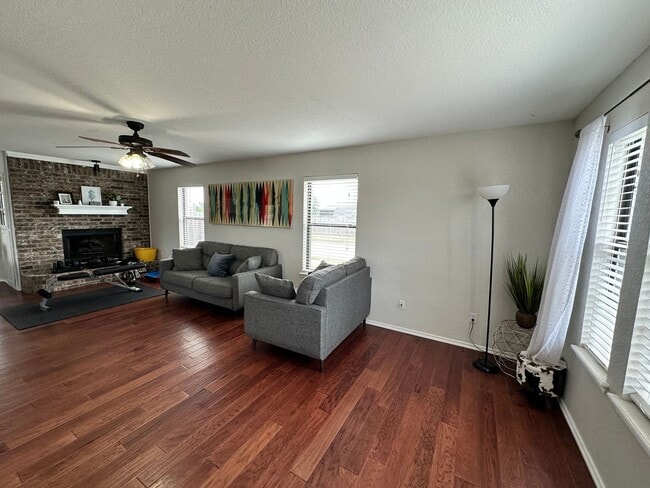 Building Photo - Charming 4 Bed, 3 Bath 2-Story Home in Moore!
