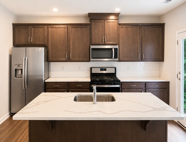 Building Photo - 843 Oak Center Dr