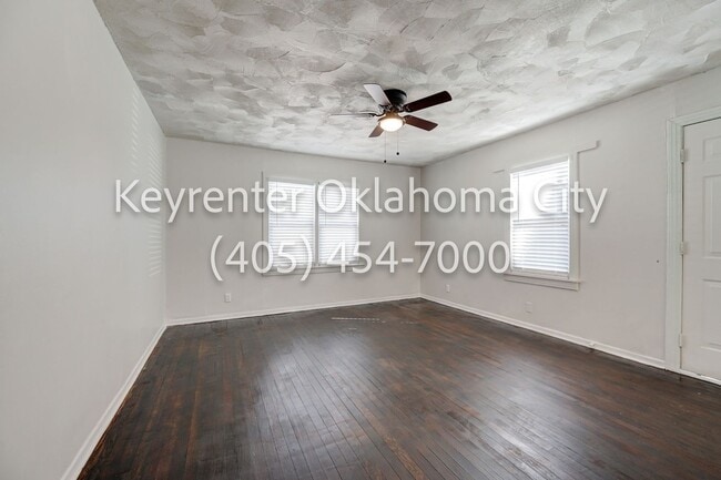 Building Photo - N Willow Ave Duplex