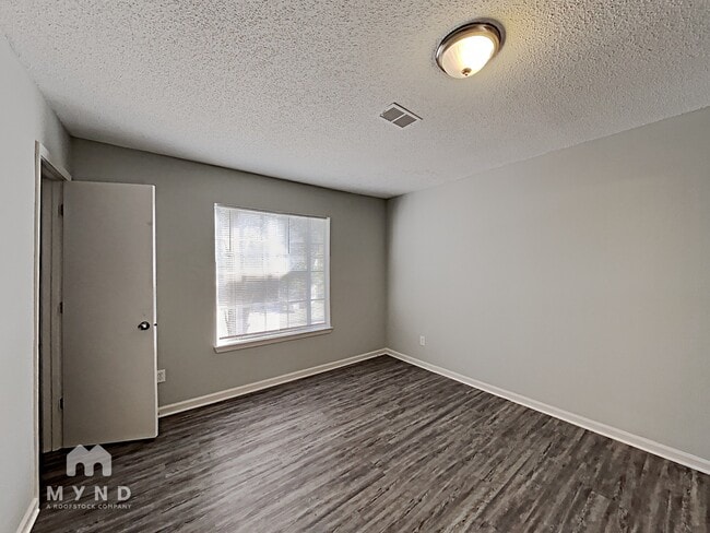 Building Photo - 5486 Fox Valley Ln