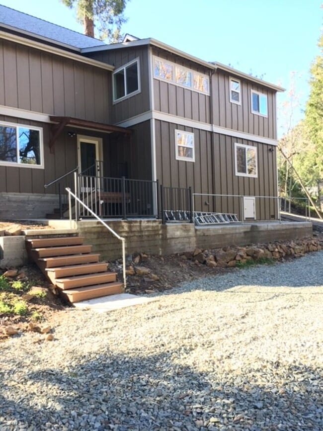 Building Photo - Creekside Frontage, Walk to town, Downstairs Apartment in Duplex