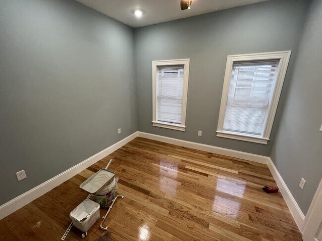 Building Photo - 4.0 bedroom in Somerville Massachusetts 02143
