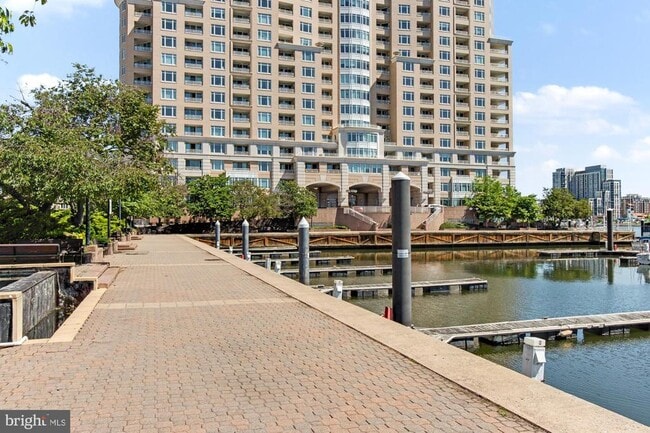 Building Photo - 100 Harborview Dr