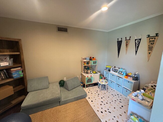 Building Photo - Beautifully Maintained Corner Lot Waco Home