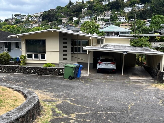 Primary Photo - 3/1 with 2 car carport in Pauoa Valley
