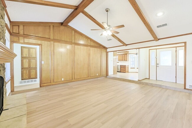 Building Photo - 3 Bedroom with updates