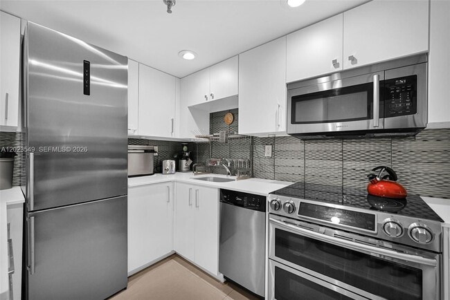 Building Photo - 2401 Collins Ave