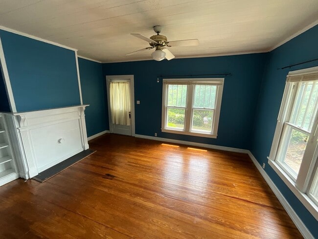 Building Photo - 3/1 Hilltop Cottage with Fruit Trees in the Heart of Chattahoochee