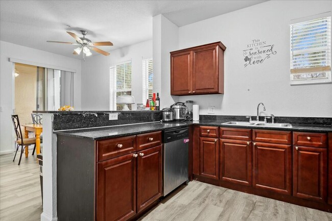 Building Photo - 1109 Shoma Dr