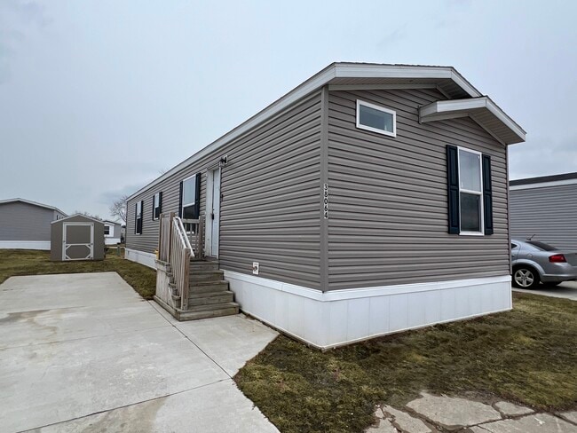 Building Photo - 38064 Leverette Ave