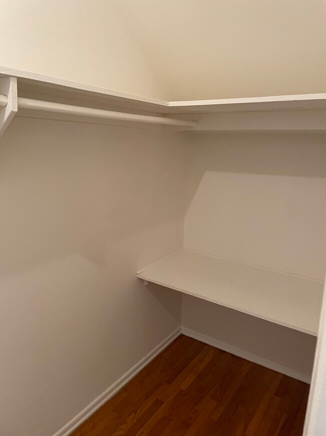 Building Photo - 1058 S Wooster St