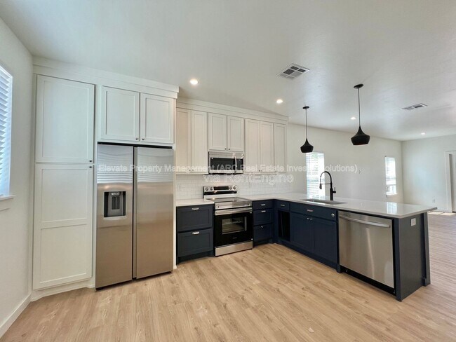 Building Photo - 216 E Hurd St