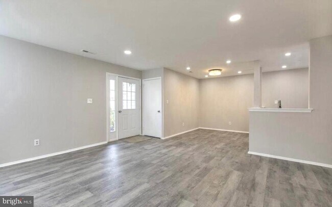 Building Photo - 405 Quail Rd