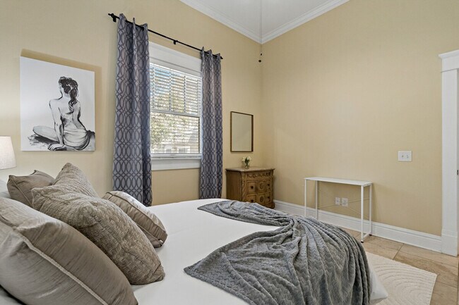 Building Photo - 611 S Orleans Ave