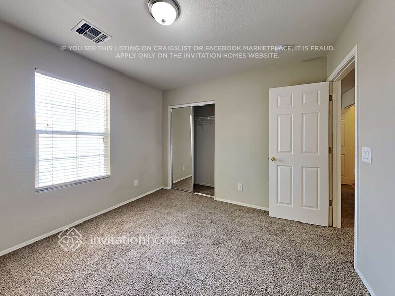 Building Photo - 1515 E Sheraton Ln