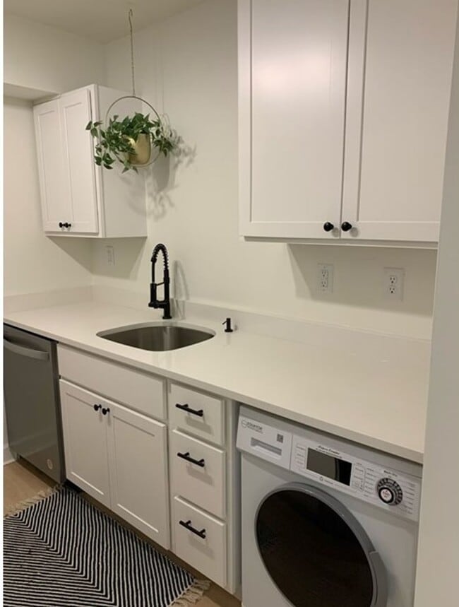 Building Photo - 4 Grand Hall