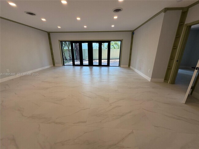 Building Photo - 2120 SW 84th Ave