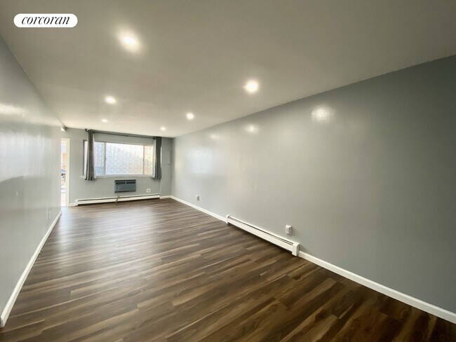 Building Photo - 120 George St