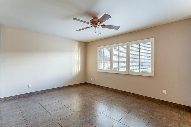 Building Photo - Charming 3 bedroom townhome near everything!