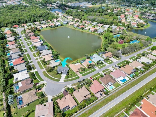 Building Photo - 3833 Cypress Lake Dr